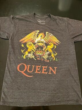 Queen Graphic Tee